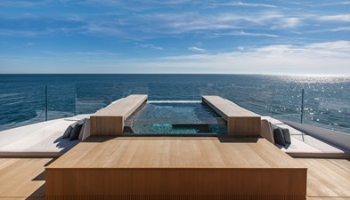 ANDALA 34 sun deck jacuzzi fwd area